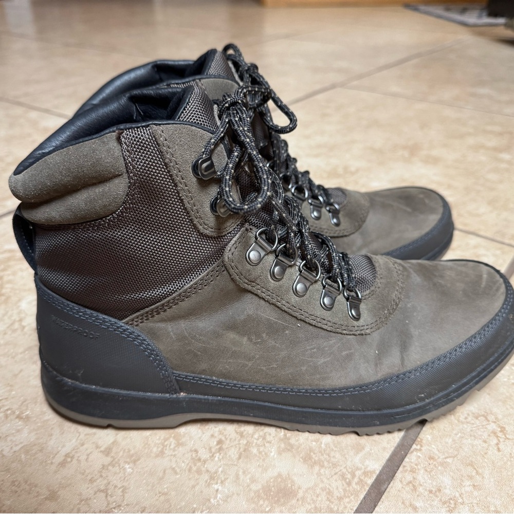 Sorel Men's Waterproof Hiking Boot.
Excellent condition 
Smoke free home